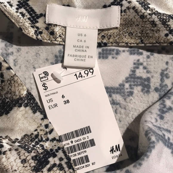 H & M snakeskin skirt - Picture 3 of 5